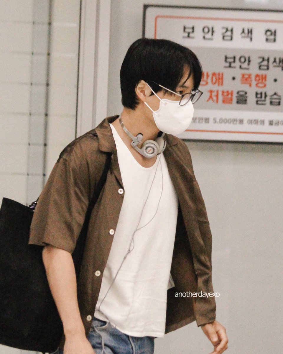 anotherdayexo's tweet photo. 🐻🥰

250705 ICN

#EXO #KAI #카이 #KAION https://t.co/joPqq9Thi7