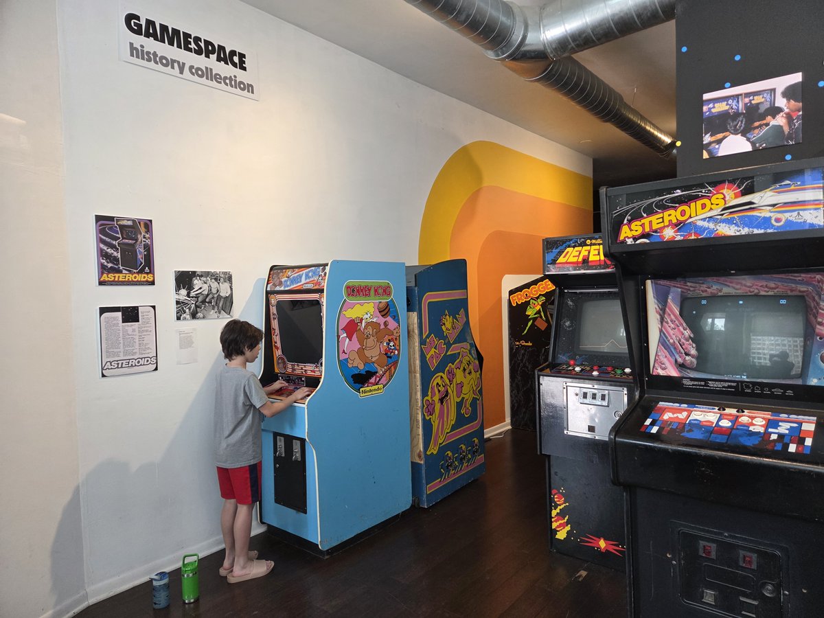 chigamespace's tweet image. We're adding new classic games all the time!
chicagogamespace.com/exhibitions/sc…
Come by for our special exhibit on SCHiM, play Frogger, or Asteroids, or NBA Jam, or any other all timer!
Open 2-5pm, All Ages welcome!