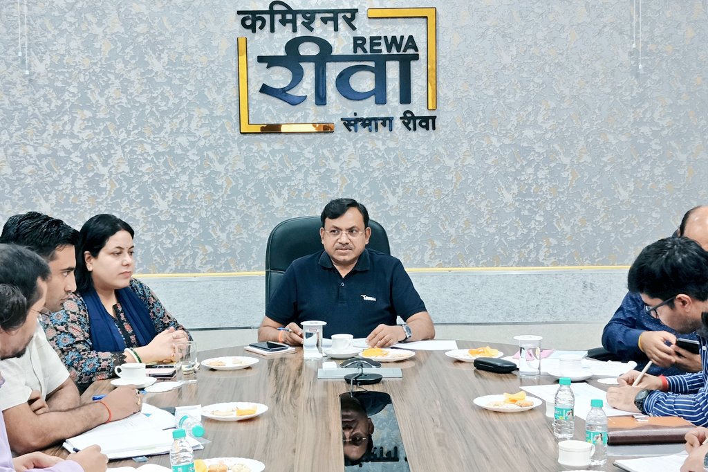 कमिश्नर बीएस जामोद ने बैठक में कहा कि सीधी गुलाबसागर समूह नल-जल योजना से 323 गांवों में पेयजल की आपूर्ति होगी। इसमें संजय टाईगर रिजर्व के क्षेत्र में वन विभाग से अनुमति प्राप्त होने के बाद कार्य होगा लेकिन शेष क्षेत्र में तेजी से कार्य कराएं। 

#JansamparkMP #Rewa