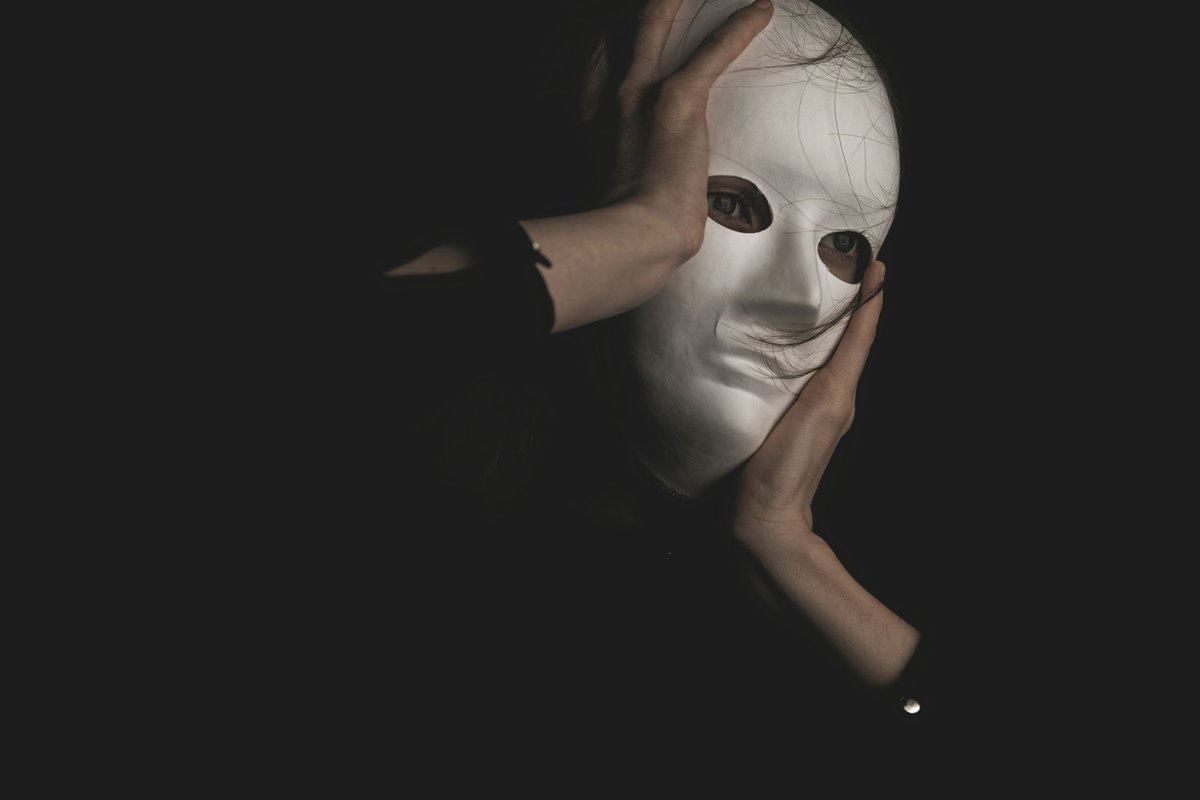 Spark to Flame (@s2fjournal) on Twitter photo Love love love “Pour one out for my unreliable narrator” by <a href="/lowermelody/">D.W. Baker</a> (Flame) and Angela Gonzalez (Spark):
“...//use your skin as a puppet//who are you if not here//…”
Check it out, page 9: s2fjournal.com/assets/Issues/… Love love love “Pour one out for my unreliable narrator” by <a href="/lowermelody/">D.W. Baker</a> (Flame) and Angela Gonzalez (Spark):
“...//use your skin as a puppet//who are you if not here//…”
Check it out, page 9: s2fjournal.com/assets/Issues/…