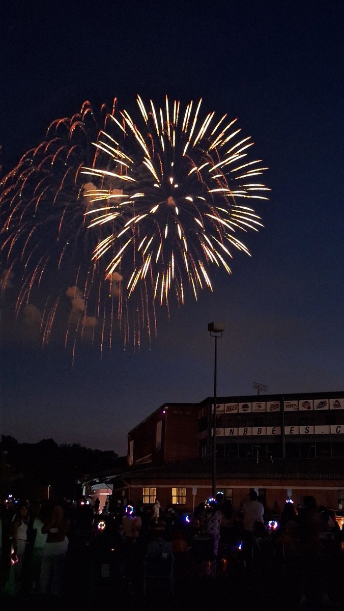 jayoung3292's tweet image. #Happy4thofJuly from the "Hard Hittin" @CoNBCT ✊️ #GreatAmericanBoom #4thofJuly #IndependenceDay 🇺🇸