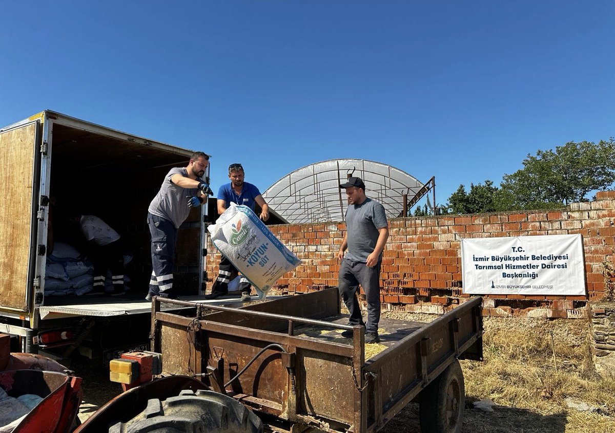 Yangın nedeniyle zor günler geçiren köylerimize destek olmak için tüm ekiplerimizle sahadayız. Yemleri ve meraları yanan üreticilerimize ilk aşamada destek olmak için

✅ 7.5 ton kesif yem
✅ 8 ton kaba yem ulaştırdık

Bu zor günleri, birlik ve dayanışmayla aşacağız.