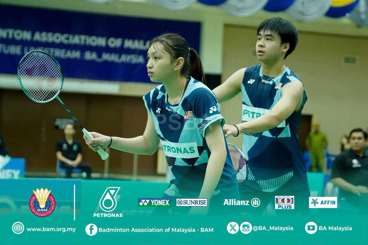 BA_Malaysia's tweet photo. #PETRONASMalaysiaJuniorIC2025 All Malaysian Mixed Doubles final

It’s a home showdown in the Mixed Doubles final at the PETRONAS Malaysia Junior International Challenge 2025 in Kangar, Perlis as top seeds Datu Anif Datu Asrah-Dania Sofea Zaidi and second seeds Loh Ziheng-Noraqilah Ramdan punched their tickets in contrasting fashion.

Datu Anif-Dania were pushed to three sets by Hong Kong’s Cheng Ying Kit-Hung Ho Yan before sealing the deal 21-15 17-21 21-13.

Ziheng-Noraqilah cruised past national teammates Shazmir Shahrul-Nur Aina Hatta: 21-11 22-20.

A repeat of this year’s U18 Nationals final awaits tomorrow - who will come out on top this time? 👀🏆

#GemilangkanLagi 
#BadmintonMalaysia 
#DemiMalaysia