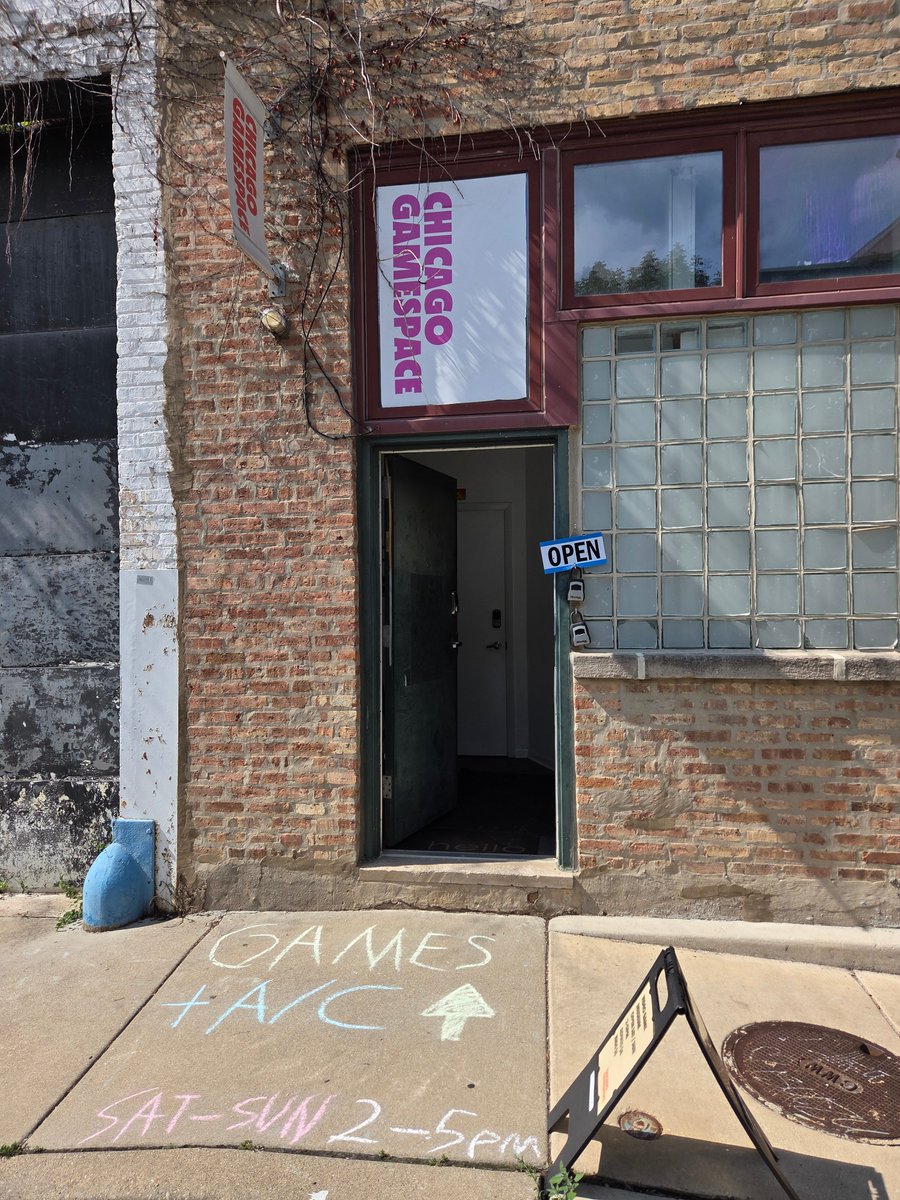 chigamespace's tweet image. We're adding new classic games all the time!
chicagogamespace.com/exhibitions/sc…
Come by for our special exhibit on SCHiM, play Frogger, or Asteroids, or NBA Jam, or any other all timer!
Open 2-5pm, All Ages welcome!