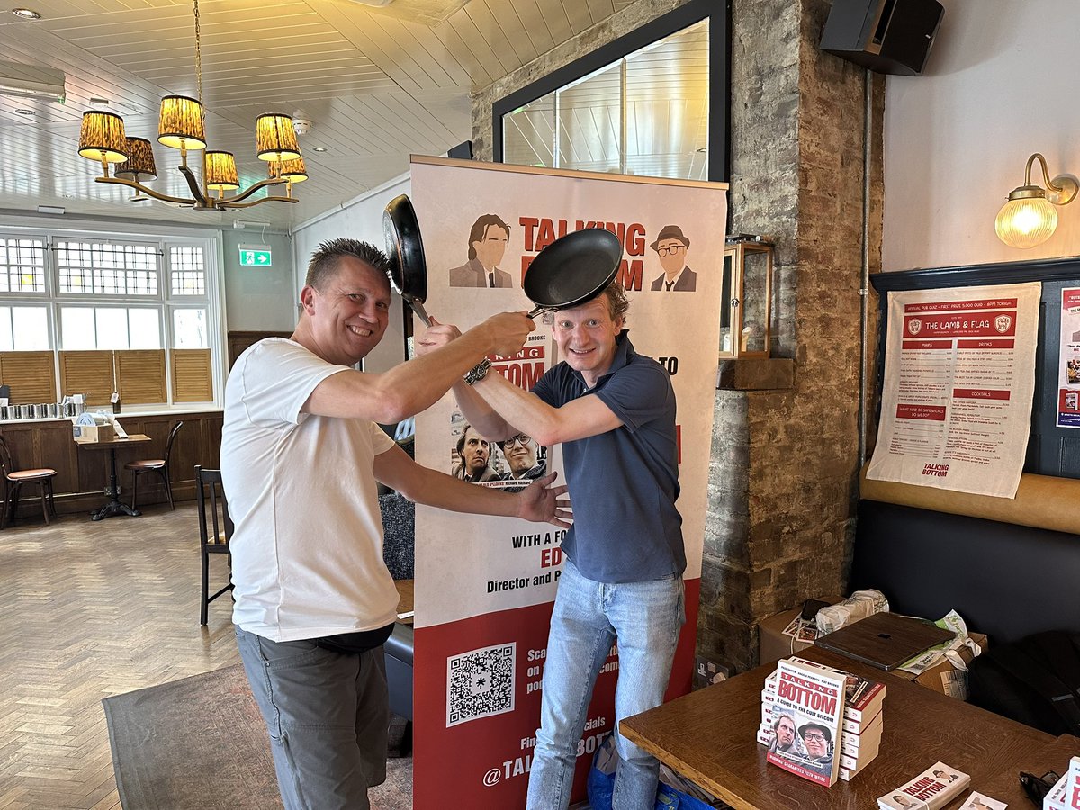talkingbottom's tweet image. If you'd told us not one but TWO #Bottom fans would travel separately from Holland we'd have said "Then I'm a Dutchman!" Well, "hello Jacob!!" Because Roel van Bueren and Martijn van Spijker came from the NETHER REGIONS to collect their books. What great mates! 🍳
#talkingbottom