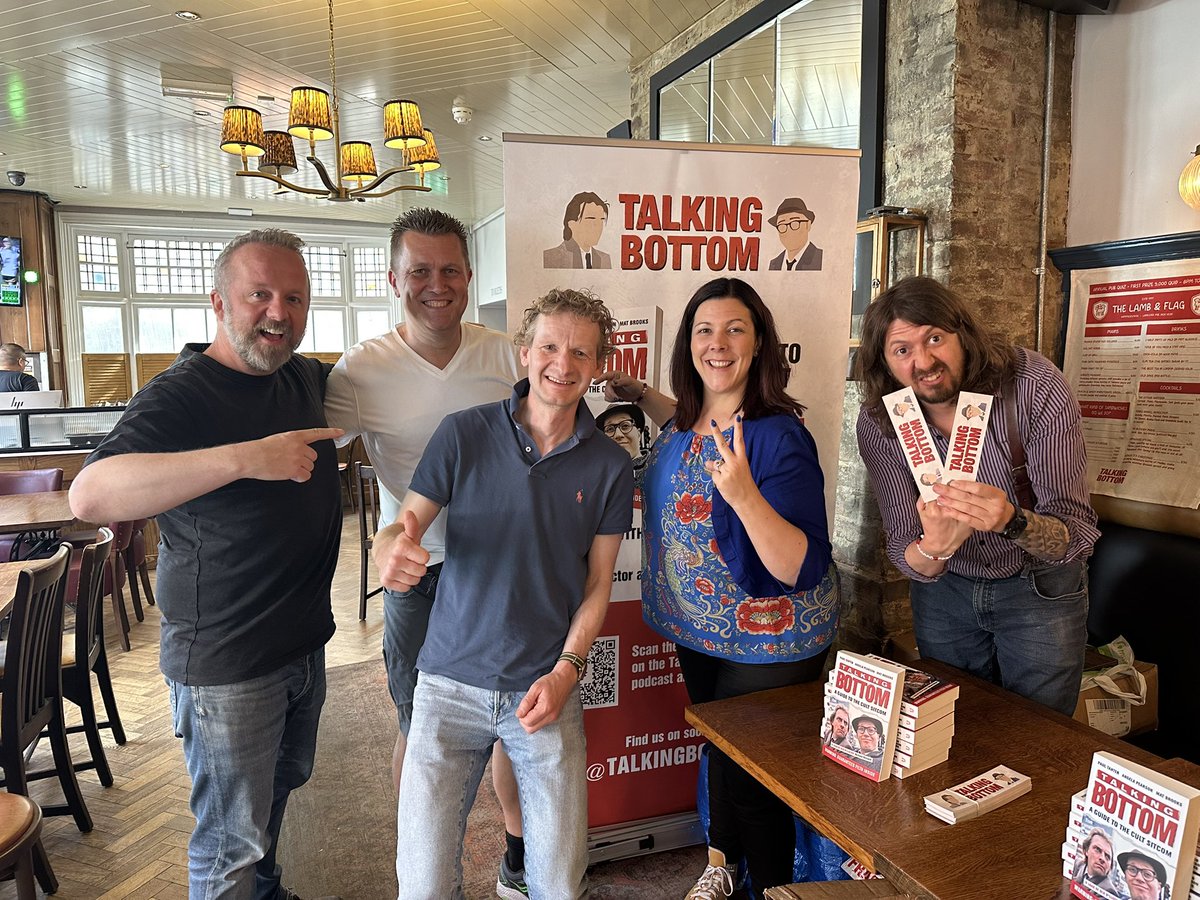talkingbottom's tweet image. If you'd told us not one but TWO #Bottom fans would travel separately from Holland we'd have said "Then I'm a Dutchman!" Well, "hello Jacob!!" Because Roel van Bueren and Martijn van Spijker came from the NETHER REGIONS to collect their books. What great mates! 🍳
#talkingbottom