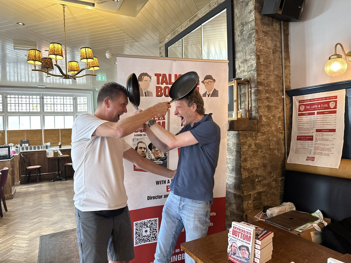 talkingbottom's tweet image. If you'd told us not one but TWO #Bottom fans would travel separately from Holland we'd have said "Then I'm a Dutchman!" Well, "hello Jacob!!" Because Roel van Bueren and Martijn van Spijker came from the NETHER REGIONS to collect their books. What great mates! 🍳
#talkingbottom