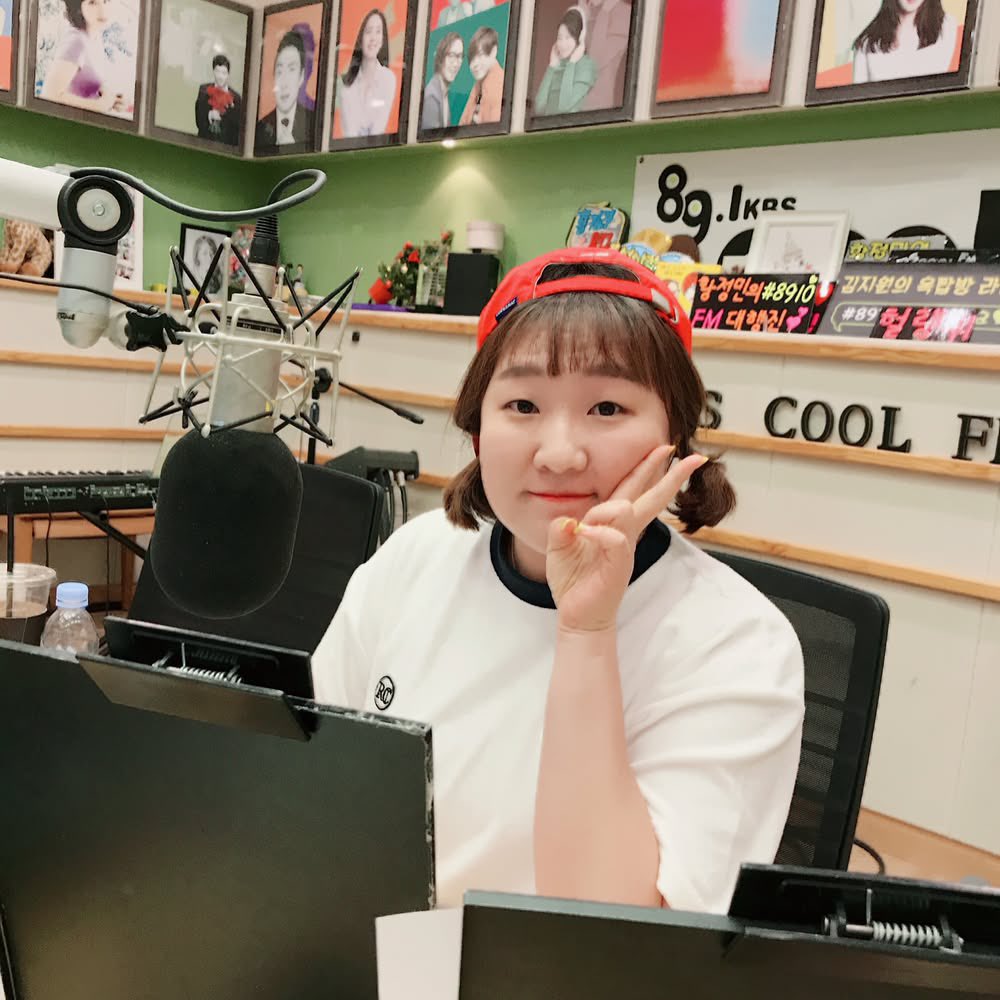 170706 인스타그램

@/jinhoda2
이수지의 가요광장 리피리피 슬리피~
복순이 이수지
# 썸상담 # 근데 # 썸바보셋

instagram.com/p/BWMWJ8iBgjD