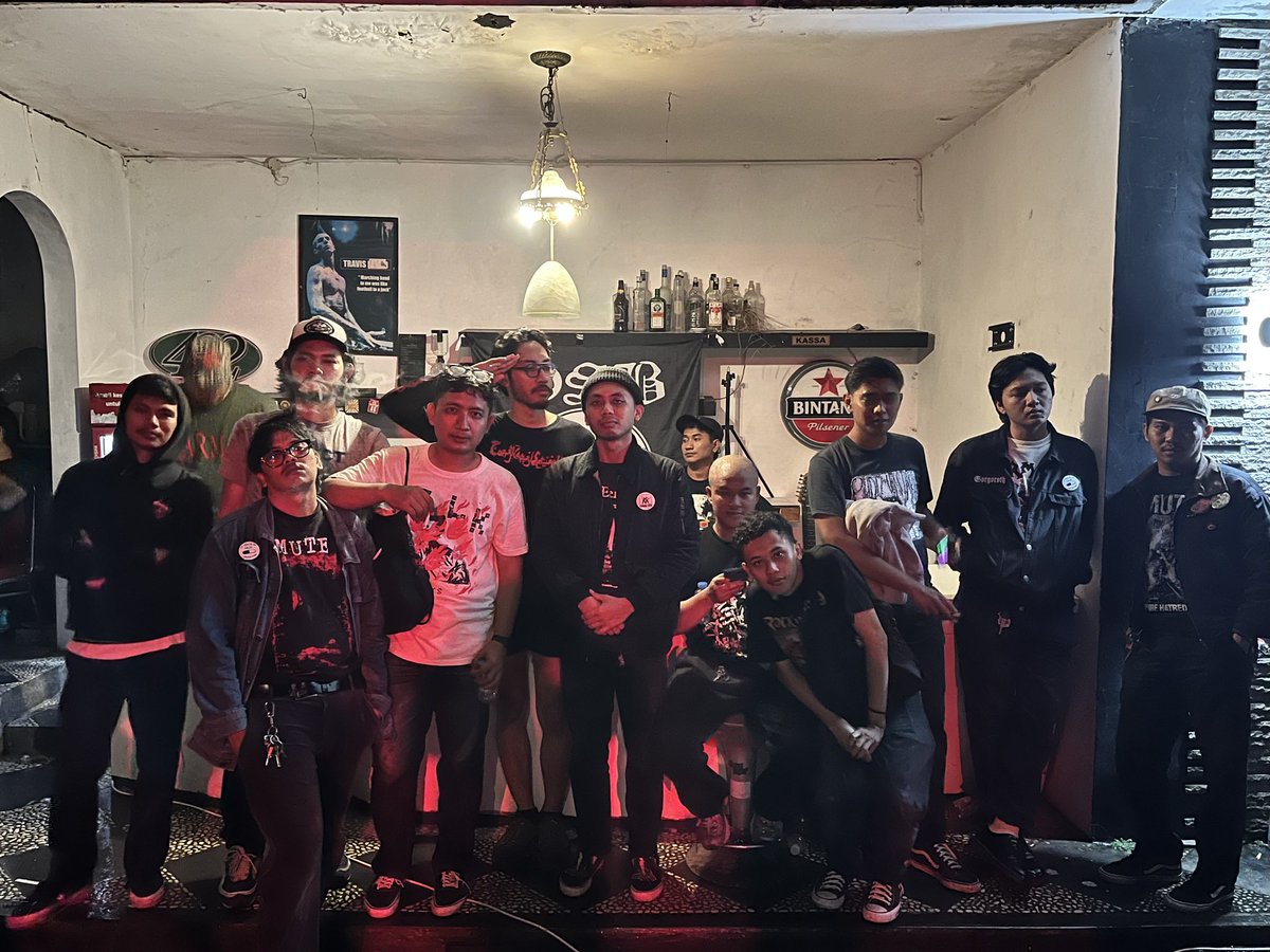 bad omen (@bbbadomennn) on Twitter photo 