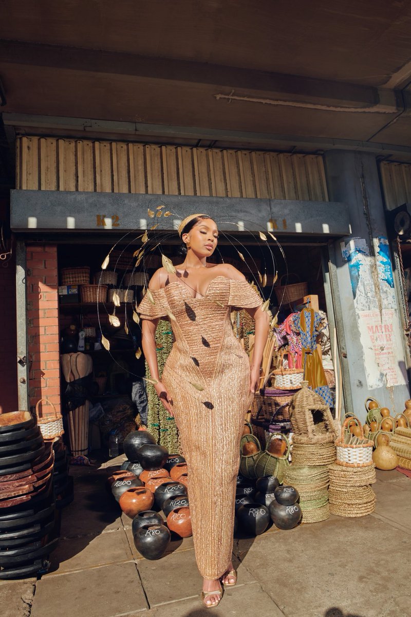 Linda_Mtoba's tweet photo. Something to behold. 
A Marvel in Mzansi ✨
_
The glow @Vaselineza Cera Glow ✨
🇿🇦 Proudly South African dream team: Dress Nolanga 
Makeup Nombuso 
Hat Anita Ferrier 
_
#hollywoodbetsdurbanjuly #HDJ2025 #hdjmarvelsofmzansi https://t.co/frTXSlYeh8