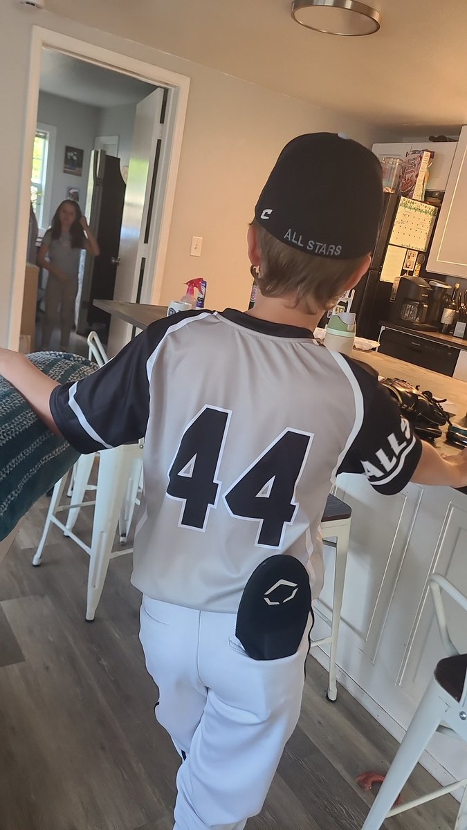 TylerMKing1's tweet photo. All Star tournament begins today. He wears 44 for @JRODshow44 . Wish Big Moe aka "Juli-Moe" good luck today! 

#Mariners #fortvancouverlittleleague #littleleagueworldseries https://t.co/Viqro4uaPa