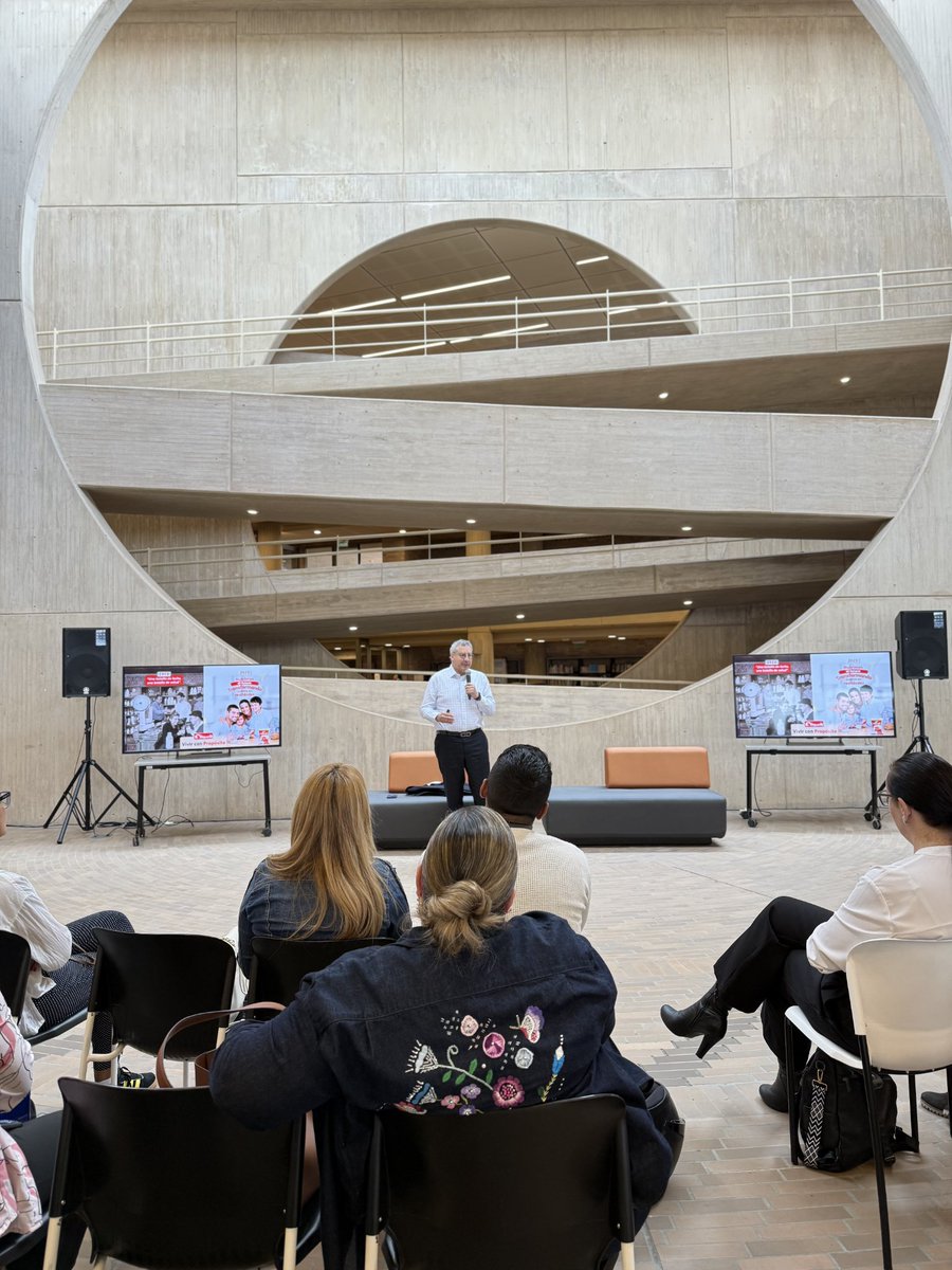 Construir acuerdos superiores no es ceder, es trascender. Es elegir lo que nos une por encima de lo que nos divide. En la empresa, en la política, en la vida: liderar es escuchar, soñar en común y actuar por el bien colectivo. #AcuerdosSuperiores