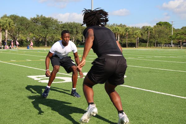 There are somethings that safeties need to do well and do consistently.  Here are 5 drills that will help them.

Top 5 Drills Every Safety Should be Doing Weekly
alleyesdbcamp.com/top-5-drills-e…