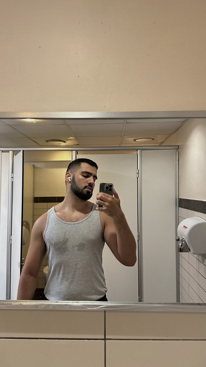 jakemattheo's tweet image. All sweaty