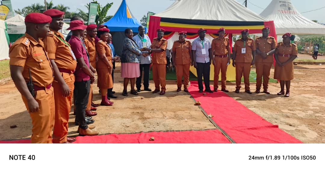 IsabiryeJa7171's tweet image. Kakira Sugar Works has been crowned Best Exhibitor at the 31st National Agricultural Show in Jinja!
Award presented by Dr. Anna Rose Okurutu Ademun, Commissioner Animal Health @MAAIF_UG, on behalf of the Minister of Agriculture.
#JinjaAgriShow2025 #KakiraSugar