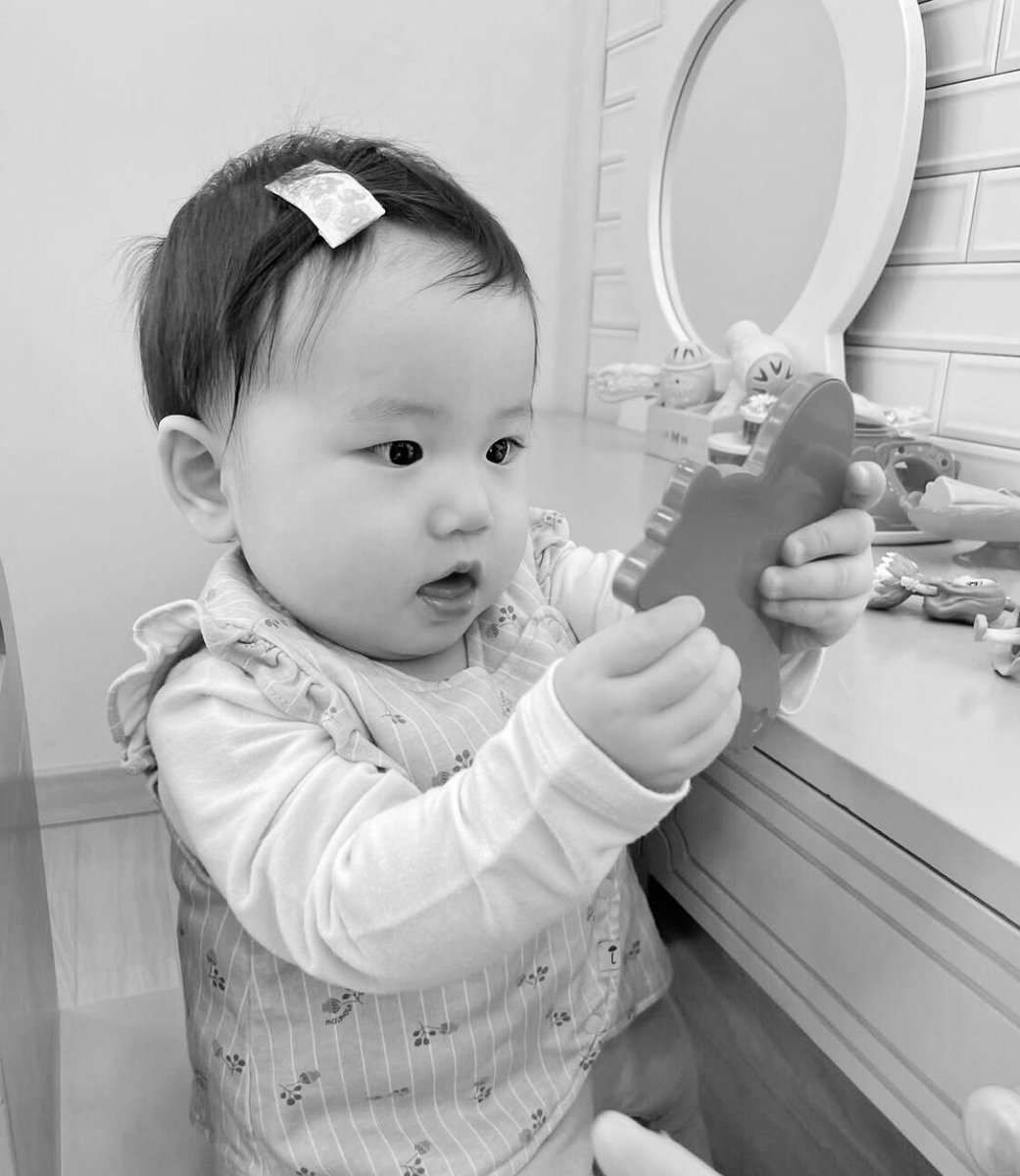 bnallance's tweet image. ㅤ
Arkana Haidar Malik, 1998.

Si maniak kopi yang juga suami sekaligus ayah dari satu anak balita. Kalian suka kopi nggak?
ㅤ