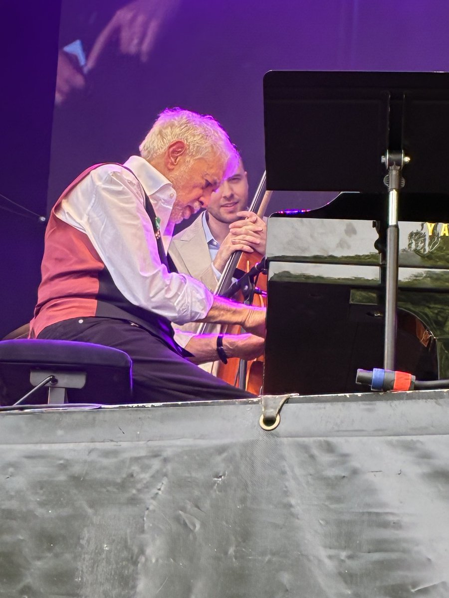 Place au maître <a href="/_MontyAlexander/">Monty Alexander Official</a> sur la scène du #tsfjazzchantilly 🔥