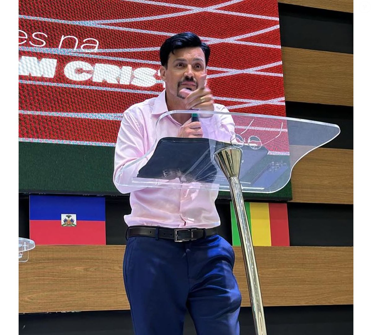 Criminalização da Bíblia: Polícia indicia pastor que disse “mulher não vira mulher, mulher nasce mulher”

A Polícia Civil do Distrito Federal indiciou o pastor Flávio Amaral por “homotransfobia”, após pregações em que ele afirmou que "mulher não vira mulher, mulher nasce mulher"