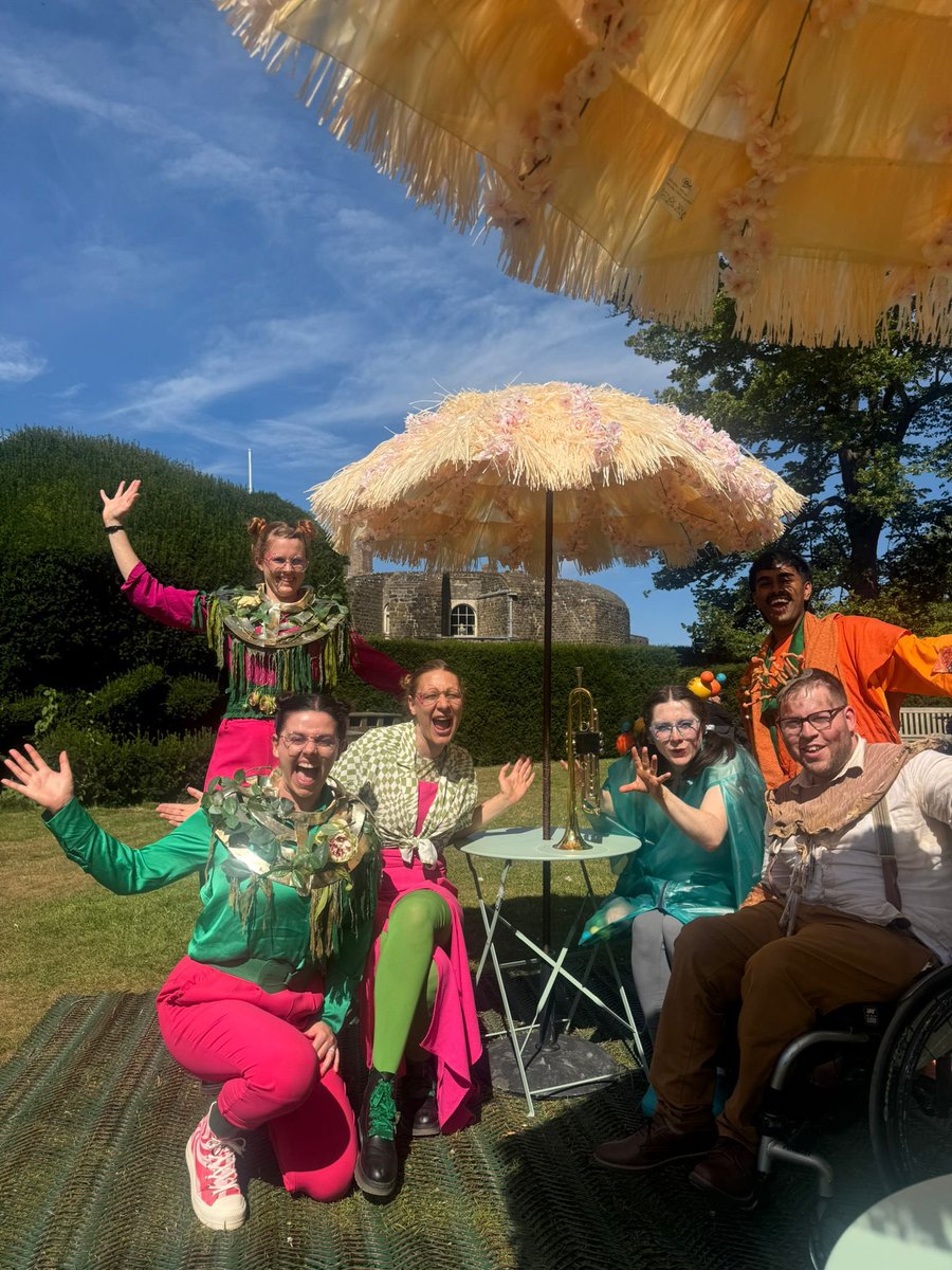 frozentheatre's tweet image. Happy Blostma Day from all of us at Walmer Castle and Gardens in Kent! We’ve had the most wonderful week welcoming you all to Night Out In Nature, see you soon 🌸🌺🌸