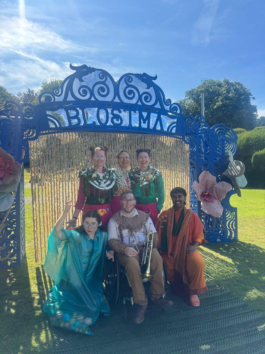 frozentheatre's tweet image. Happy Blostma Day from all of us at Walmer Castle and Gardens in Kent! We’ve had the most wonderful week welcoming you all to Night Out In Nature, see you soon 🌸🌺🌸