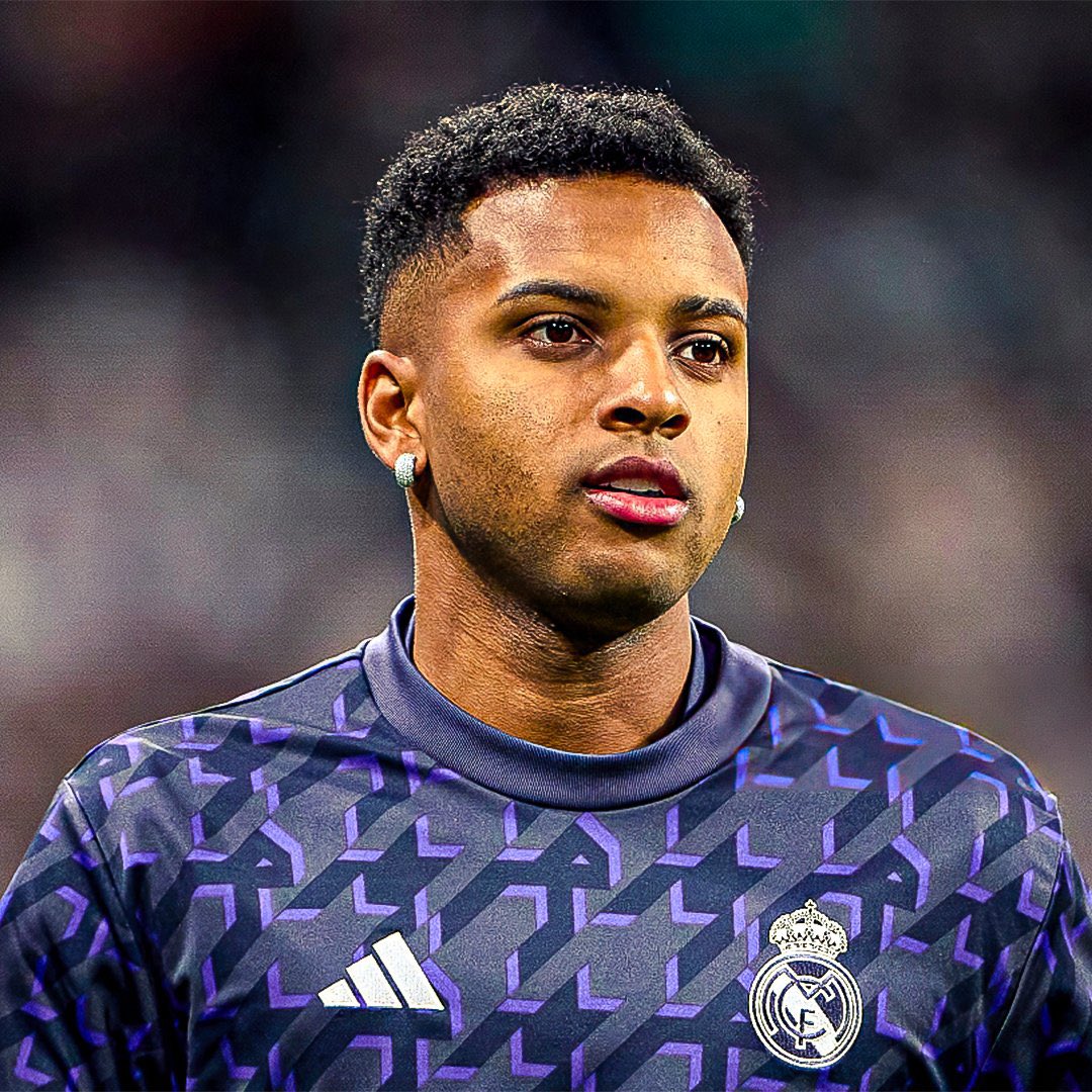 RMadrid_actu's tweet photo. 🚨| 𝐁𝐑𝐄𝐀𝐊𝐈𝐍𝐆: Arsenal est LA PRIORITÉ ABSOLUE de Rodrygo s'il QUITTE le Real Madrid cet été. ✅🔴

✅ Les intermédiaires Saoudiens en ont été informés. 🤝

@HandofArsenal https://t.co/Nspn4vRdPv