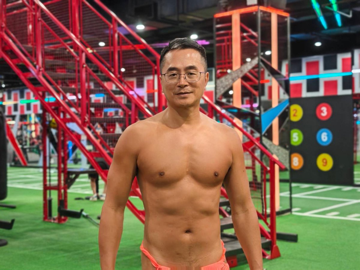 教練說今天健身房人少，應該是受到颱風天影響吧！我回 假日不都是這樣嗎...
大家假日都有在持續運動嗎…