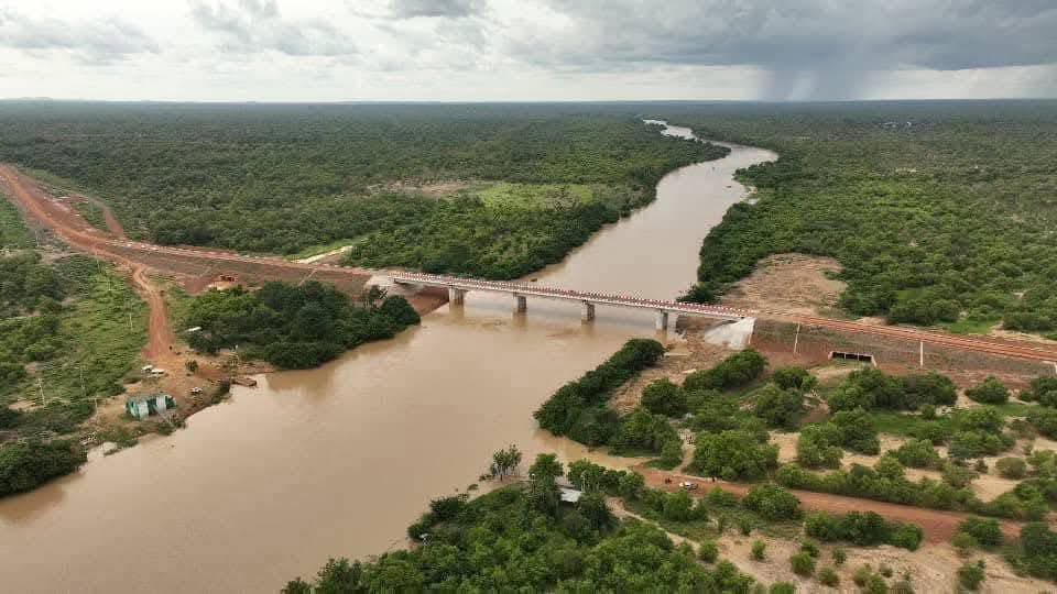 Ivoiren225's tweet photo. Le pont de #Vonkoro, situé à 30 km de #Bouna Nord-Est de la 🇨🇮 et à 1 km de la frontière ivoirienne avec le Ghana, est désormais ouvert à la circulation depuis ce vendredi 04 juillet 2025, en attendant son inauguration officielle. https://t.co/gkGC5et6U7