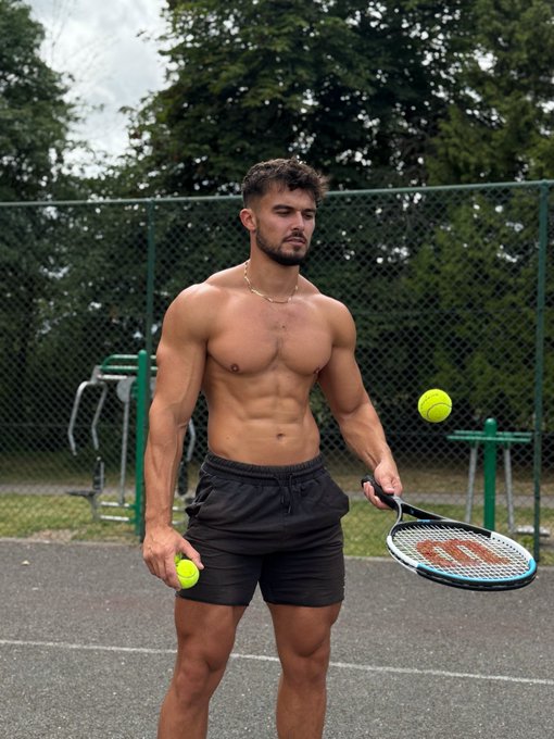 Watch J's leaked NSFW photo on TwXstars