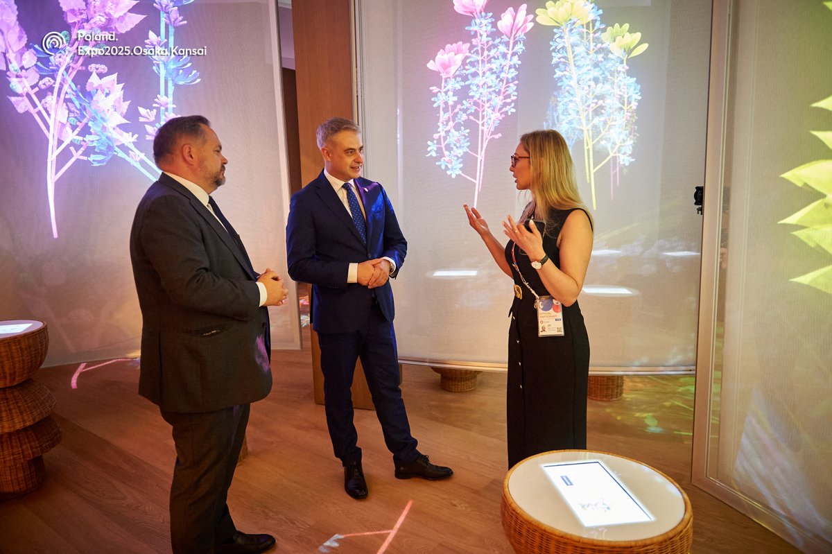 Wicepremier i minister cyfryzacji Krzysztof Gawkowski odwiedził Pawilon Polski na Expo 2025 Osaka, Kansai — i nie szczędził słów uznania: „To emocjonalna i mądra opowieść o Polsce — zakorzenionej w tradycji, a jednocześnie odważnie sięgającej po przyszłość.”
Towarzyszył mu