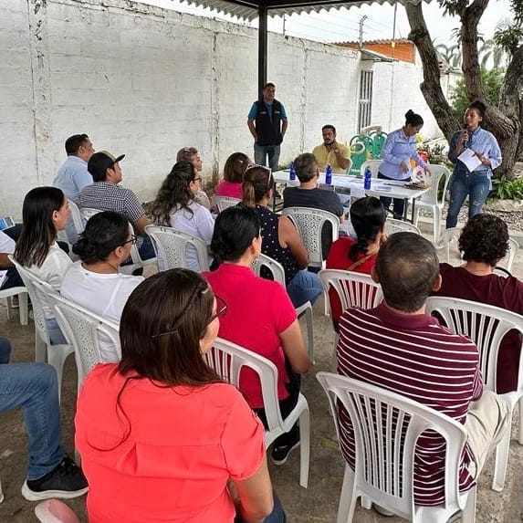 ViaLaCostaProgresa (@vialacostalucha) on Twitter photo <a href="/alcaldiagye/">Muy Ilustre Municipalidad de Guayaquil</a> <a href="/aquilesalvarez/">Aquiles Alvarez Henriques</a> los habitantes de Gualme km 15.5 #VíaALaCosta merecen tener una calle digna, con veredas y Bordillos. Socializaron la obra junto a la comunidad en Enero/2024 y hasta la fecha no la cumplen. Se solicita que se cumpla con esta OBRA. <a href="/alcaldiagye/">Muy Ilustre Municipalidad de Guayaquil</a> <a href="/aquilesalvarez/">Aquiles Alvarez Henriques</a> los habitantes de Gualme km 15.5 #VíaALaCosta merecen tener una calle digna, con veredas y Bordillos. Socializaron la obra junto a la comunidad en Enero/2024 y hasta la fecha no la cumplen. Se solicita que se cumpla con esta OBRA.