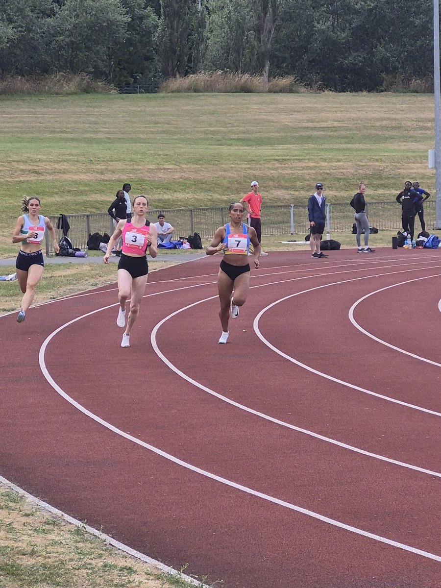 glasgow_jaguars's tweet image. Nice points from Kath & Kelsey in 400m. @glasgow_jaguars @JomaSportUK @Nat_Ath_League @scotathletics