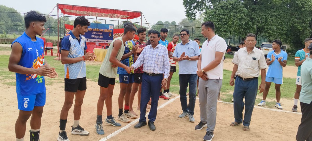 भागलपुर में प्रमंडल स्तरीय वॉलीबॉल टीम का गठन-
सैंडिस कंपाउंड वॉलीबॉल कोर्ट पर आयोजित चयन ट्रायल में बंका व भागलपुर के 100 खिलाड़ियों में से 20 प्रतिभागी चयनित। ये खिलाड़ी U19 बिहार वॉलीबॉल लीग में लेंगे हिस्सा।
<a href="/IPRDBihar/">IPRD Bihar</a> <a href="/BiharSportsDept/">Department of Sports</a> <a href="/nawal_ias/">Dr. Nawal Kishor Choudhary</a>