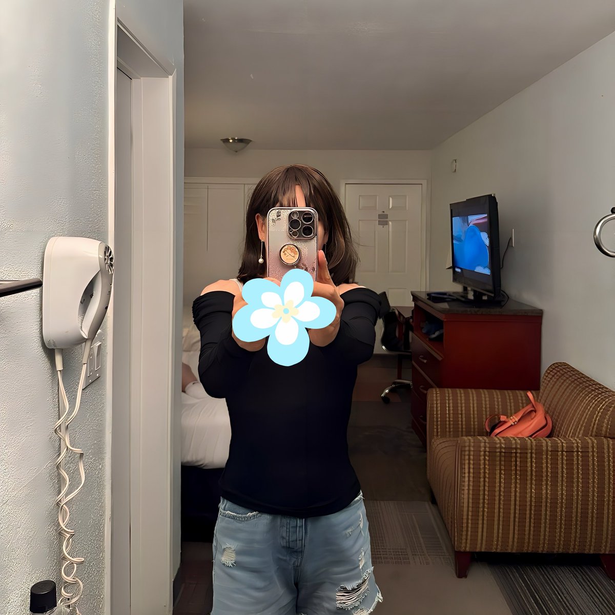 간만에 러버 오빠와 잠자리 했는데, 오빠것이 너무 커서 안들어가서 똑땅했음 ㅠㅠ 내거 아직 개발이 안되서 너무 작은가봐 ㅠㅠ (반만 들어왔는데 그래도 그걸로 만족하는걸루...TMI)