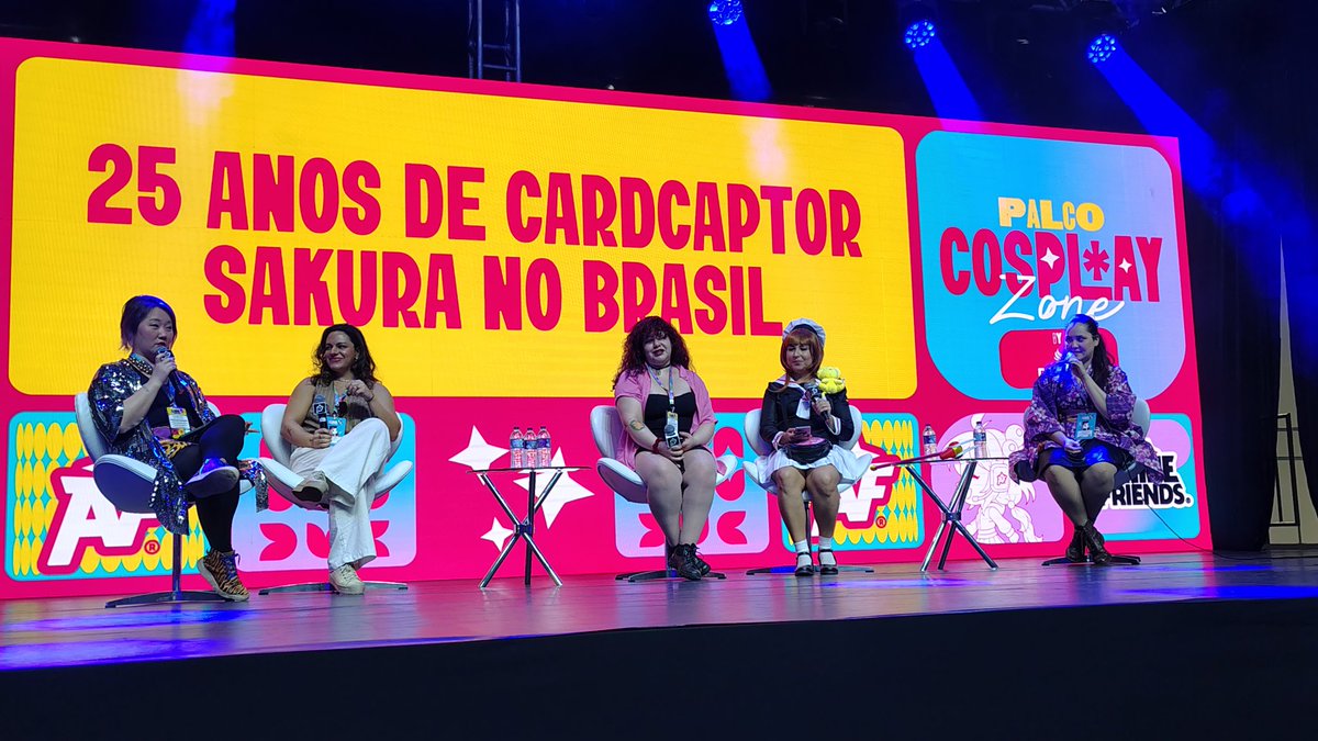 🌸 LIBERTE-SE! No Anime Friends, as meninas do Papo Nerd Com Elas estão realizando um painel dos 25 anos de 'Cardcaptor Sakura', em alta na TV Cultura, NAISU e no café da Liberdade.
🎙️Com participação especial de <a href="/cakes_sousa/">sakura corinthiana (Cakes Sousa) 🍥</a> e <a href="/BrunaHigs/">Bruna Higs</a>

📸 Foto por <a href="/SuetsuguYuri/">Yuri Suetsugu | Social Media, Redator e Creator</a>
#AF25
