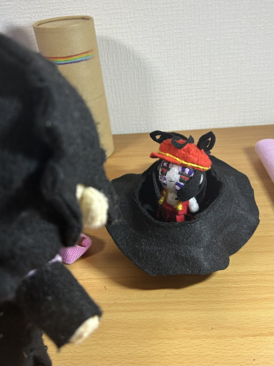 ebihurai2323's tweet image. オエコモバがすっぽり入るサイズの帽子