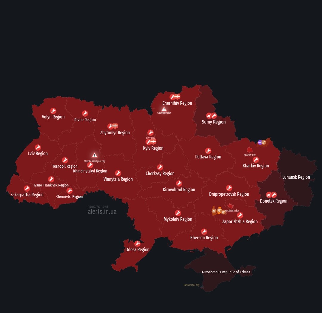 XNews24_7's tweet image. 🚨 BREAKING: Ukraine under massive Russian missile attack in broad daylight! 🚨 Sirens blaring nationwide as missiles streak through the skies.  Ukraine! 🇺🇦 #UkraineUnderAttack #UkraineRussiaWar