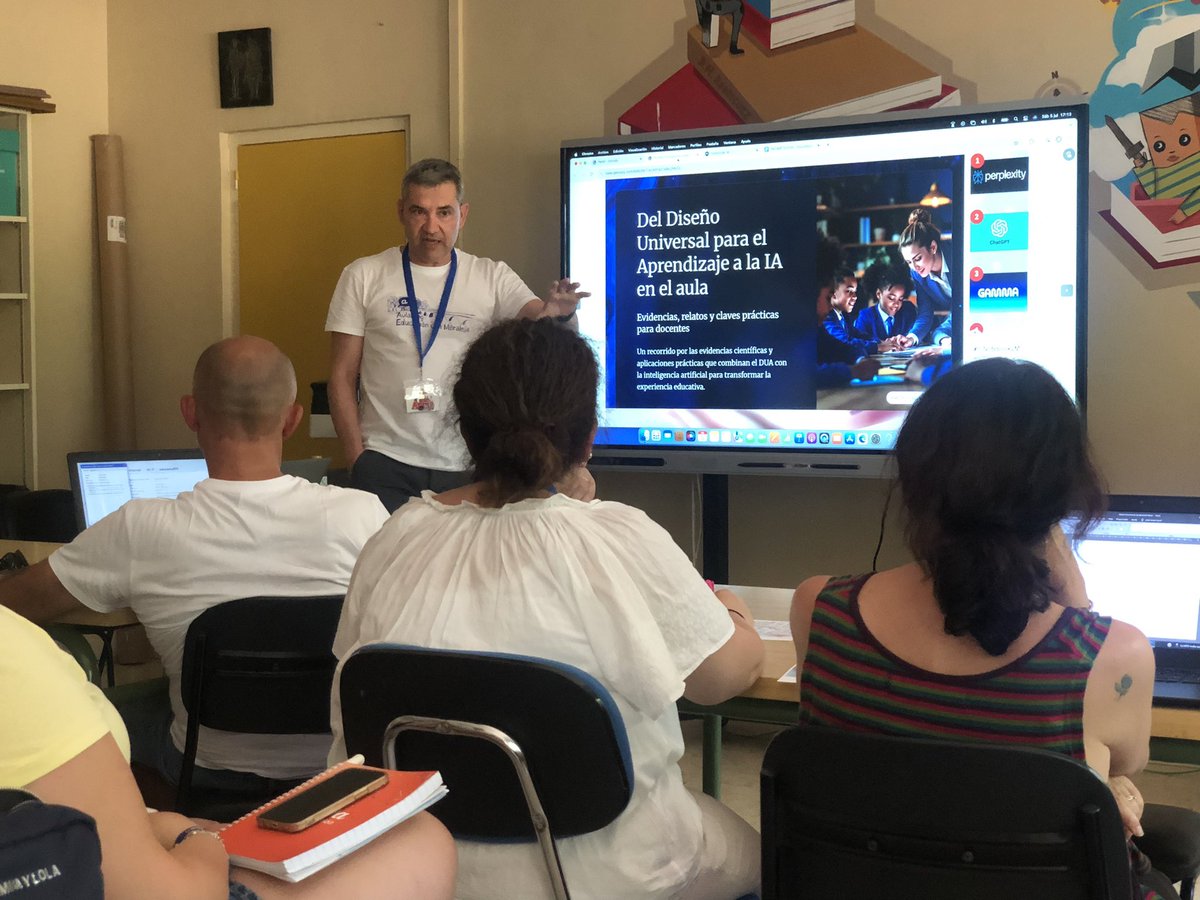 Carlos (@carlosperez81) on Twitter photo Último taller de la tarde en <a href="/aulablog/">aulaBLOG</a> con <a href="/gvegash/">Gustavo Vegas</a> <a href="/mariafergago/">María Fdez Gago 💛👂🏼🌱@mariafergago.bsky.social</a> y Charo sobre prompts inteligentes con ayuda de la IA <a href="/joanfelizz/">𝕁𝕠𝕒𝕟 ℝ𝕒𝕞𝕒𝕛𝕠 𝕊𝕚𝕞ó𝕟</a> Último taller de la tarde en <a href="/aulablog/">aulaBLOG</a> con <a href="/gvegash/">Gustavo Vegas</a> <a href="/mariafergago/">María Fdez Gago 💛👂🏼🌱@mariafergago.bsky.social</a> y Charo sobre prompts inteligentes con ayuda de la IA <a href="/joanfelizz/">𝕁𝕠𝕒𝕟 ℝ𝕒𝕞𝕒𝕛𝕠 𝕊𝕚𝕞ó𝕟</a>