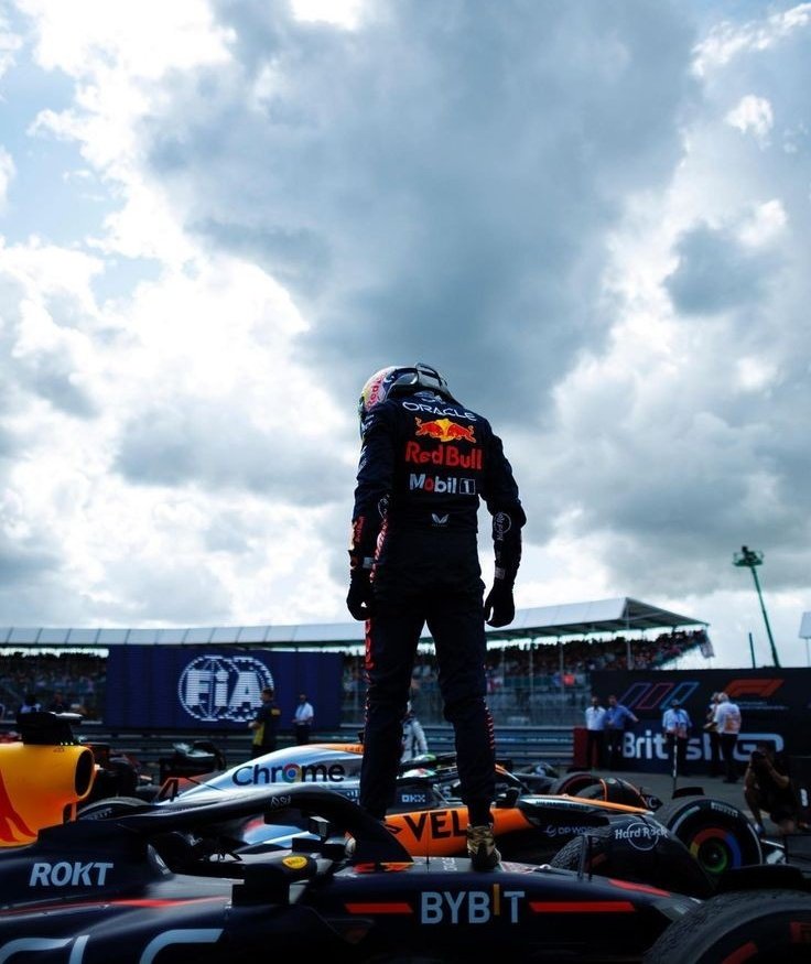 elmejordelresto's tweet photo. El mejor piloto del mundo 🐐 

#F1 #BritishGP 🇬🇧 https://t.co/3TXJNYfS64