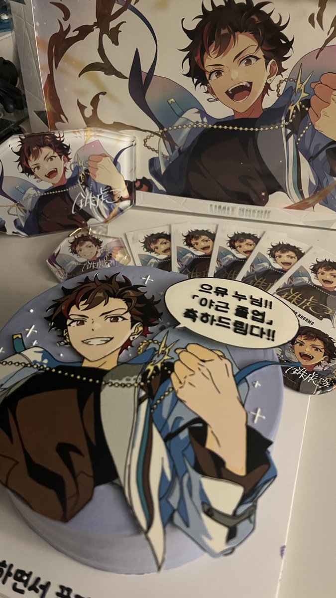 안녕하세요 오늘은 제 생일이구,
친구들이 멋진 생일 케이크를 선물해줬어요📮