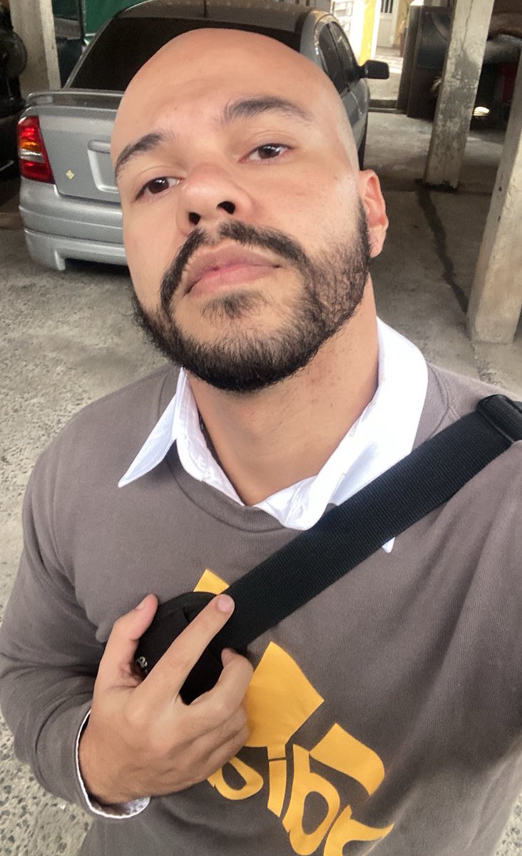 Diegosantosx's tweet photo. Estou na fase que amo usar blusa mais social para trabalhar…. https://t.co/hIV5PvMz1F