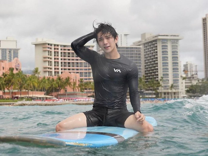 shua_enthusiast's tweet photo. hawaii u will be the fucking death of me https://t.co/JUejnnrKtT