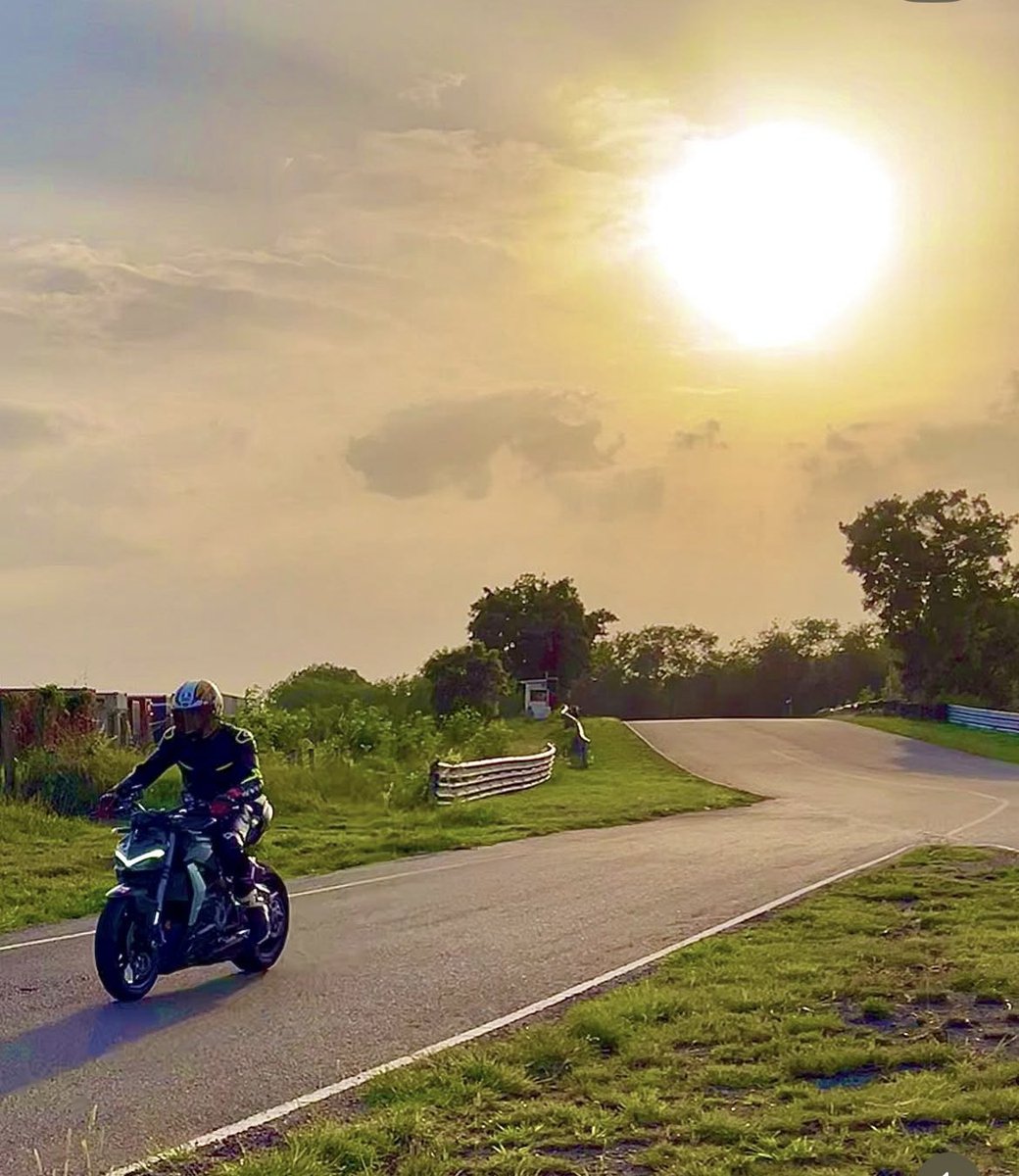 je ne regrette rien (@jeregretterien3) on Twitter photo “You look at where you're going and where you are and it never makes sense, but then you look back at where you've been and a pattern seems to emerge.”- Robert M. Pirsig, Zen and the Art of Motorcycle Maintenance: An Inquiry Into Values (Phaedrus, #1) ❤️
<a href="/i_amak/">Ashwin Kumar</a> | #Ashwinkumar “You look at where you're going and where you are and it never makes sense, but then you look back at where you've been and a pattern seems to emerge.”- Robert M. Pirsig, Zen and the Art of Motorcycle Maintenance: An Inquiry Into Values (Phaedrus, #1) ❤️
<a href="/i_amak/">Ashwin Kumar</a> | #Ashwinkumar