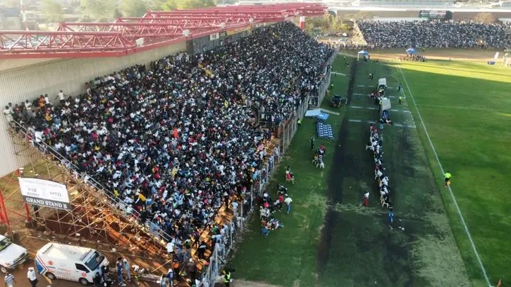 EnemuneB's tweet photo. SAFA Vhembe is the best in all the 52 SAFA REGION, this the @Hollywoodbets  SA 3rd Division matches right now at "" Thohoyandou Stadium "" venda 

@SAFA_net  vhembe the best region out of all the 52 Safa region https://t.co/1LknHACwVb