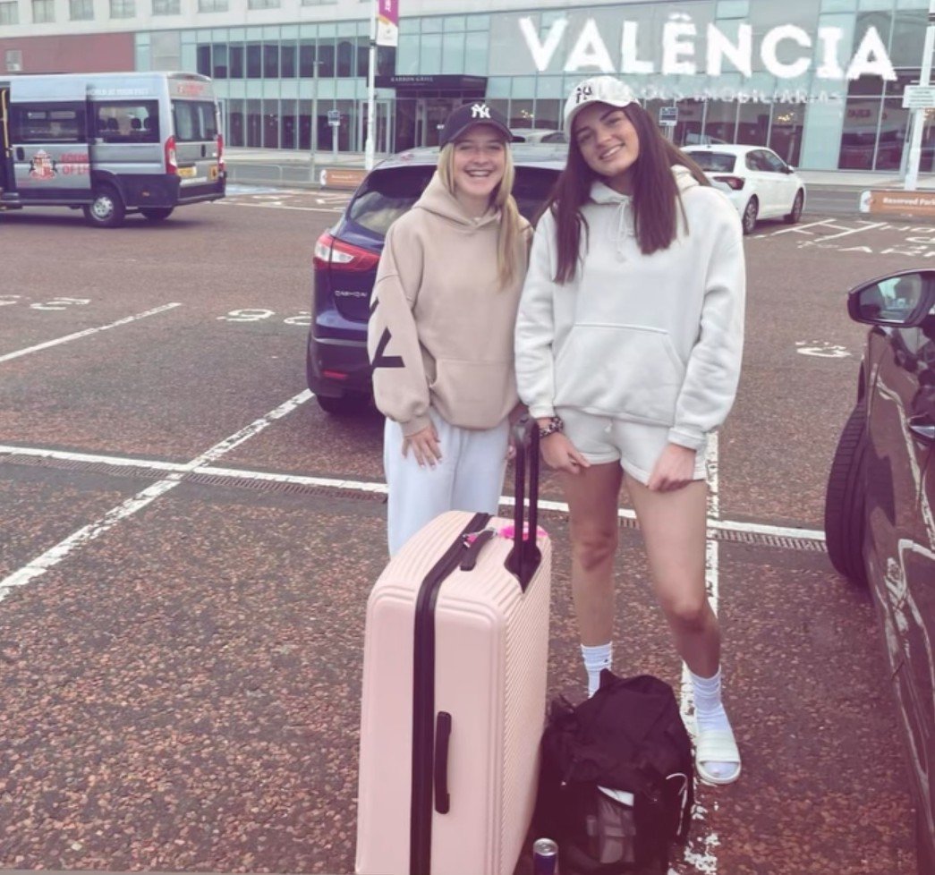 SAFCFoLWomensScholars (@folwomens) on Twitter photo Today, current Student-Athletes Ruby Hodgson & Ava Shaw are off to Valencia 🇪🇸 with our <a href="/SAFCFoL/">Foundation of Light</a> Coaches to help out on the Inglaterra En Casa SAFC Camp!
They will spend the next 2 weeks helping our coaches coach Spanish children who are learning to speak English!
Enjoy!! 👏 Today, current Student-Athletes Ruby Hodgson & Ava Shaw are off to Valencia 🇪🇸 with our <a href="/SAFCFoL/">Foundation of Light</a> Coaches to help out on the Inglaterra En Casa SAFC Camp!
They will spend the next 2 weeks helping our coaches coach Spanish children who are learning to speak English!
Enjoy!! 👏