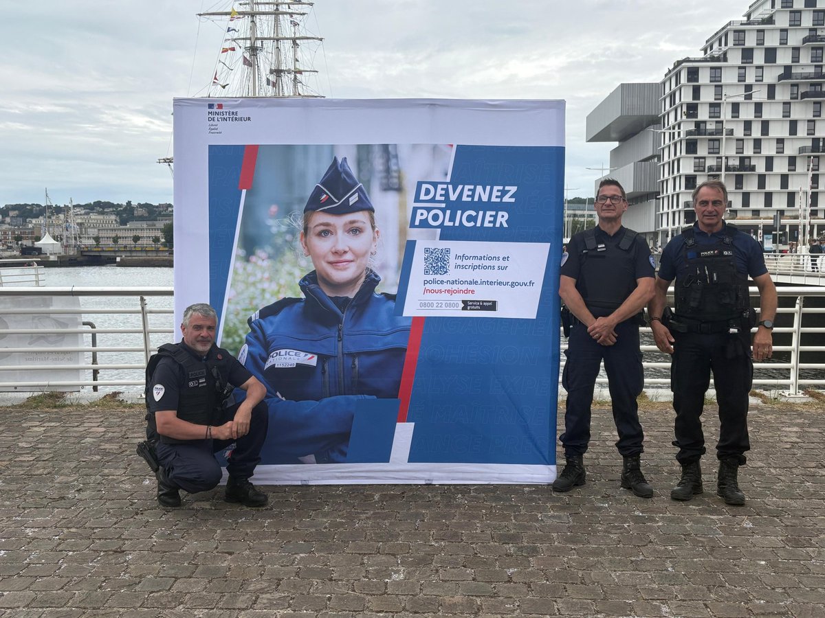 Clap de fin pour cette belle journée aux Grandes Voiles #LeHavre
Merci aux nombreux visiteurs venus échanger avec notre équipe.
👮‍♂️👮‍♀️ On vous retrouve dès demain, de 10h à 17h, sur notre stand <a href="/PoliceNationale/">Police nationale</a> !