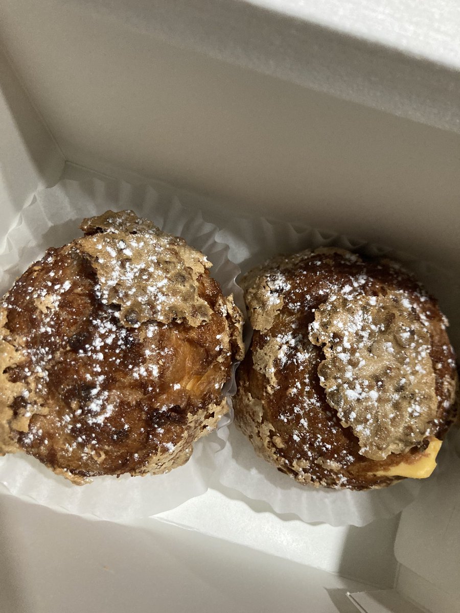 明日も食べるのだけどパティスリーリョーコのシュークリーム食べましょ