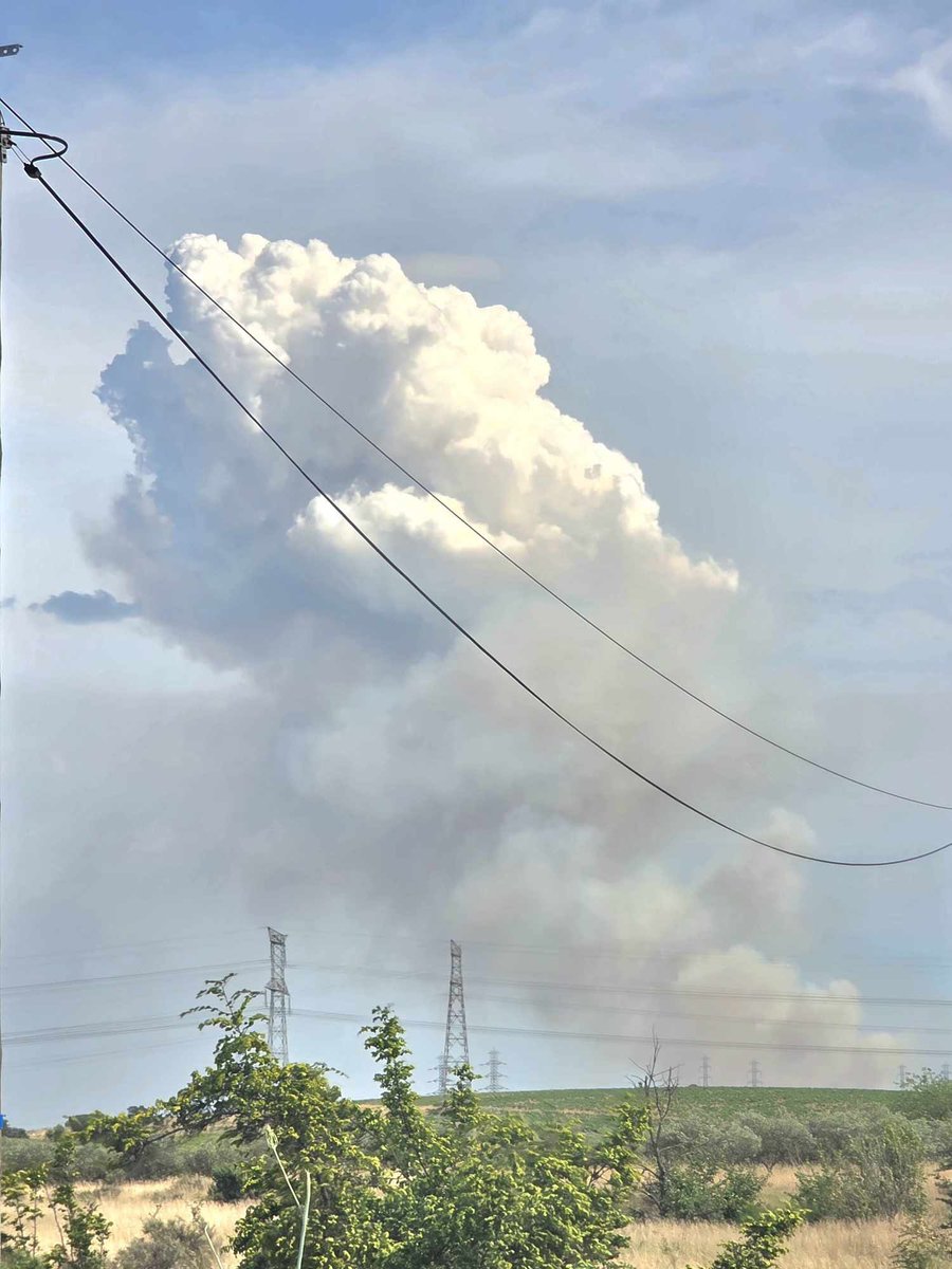 Kabed70's tweet photo. Le feu prends de l’ampleur https://t.co/f5ISGv7Fbg