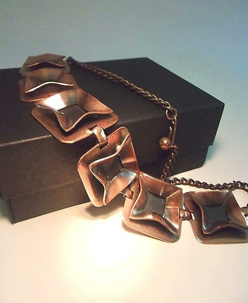 renaissancefai's tweet photo. Modernist Solid Copper Statement Necklace,Bold Sculptural Design, Mid Century Vintage
https://t.co/76JRZCZchb?
#necklace #vintage #copper #designer #dimensional #modernist #abstract #Renoir #craftsmanStyle #panels #solidCopper #copperlover #unsigned #matisse #chunky #boho https://t.co/M4uKAR6BoT