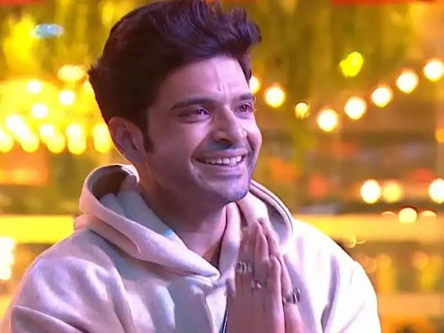 SameethaSamz's tweet photo. Some shine in lights 🎬
Some shine in hearts ❤️
#KaranKundrra does both 🥳 

#5MForKaranKundrra
#KKundrraSquad #TejRan #InstaMilestone https://t.co/ZtmNyUprpr