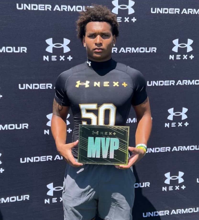 DavonSmith09's tweet image. All my braddahs’ that will be attending @UANextFootball Maui today, I want to wish y’all the best and for you to remember that God has a plan for you. No matter where you are in the recruiting process, if you can BALL they WILL find you! 🤙🏽